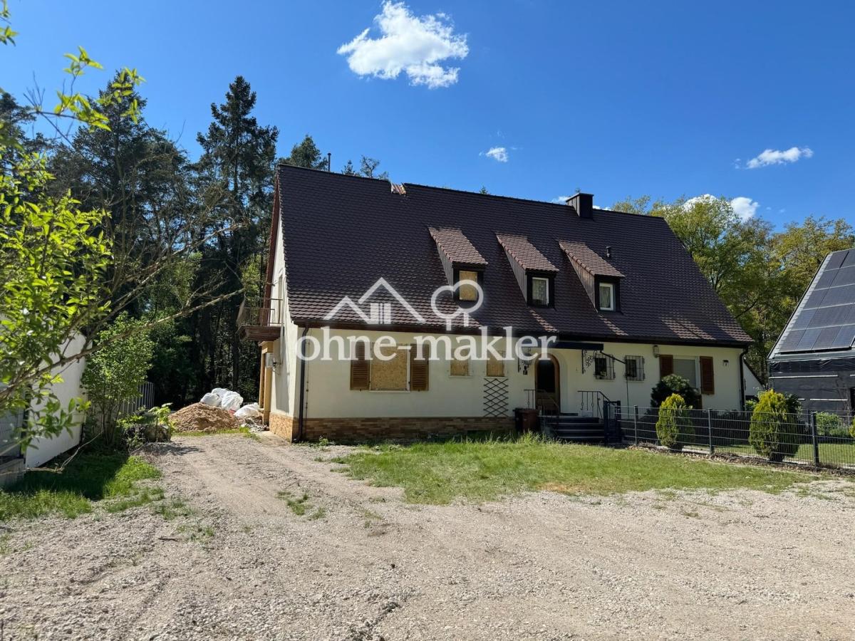 Frontansicht Ostseite / Straße