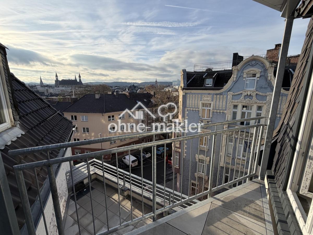 Balkon mit Blick aufs Rathaus
