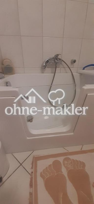 Bad mit begehbarer Wanne