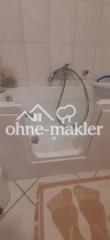 Bad mit begehbarer Wanne