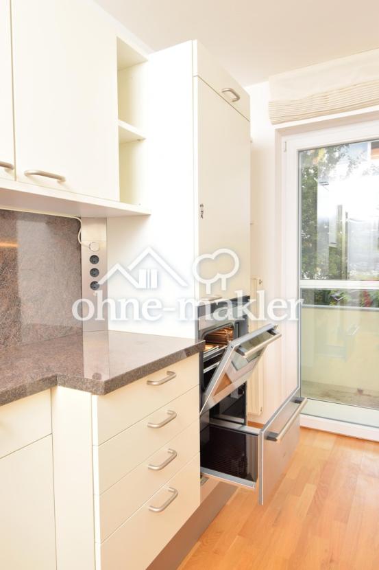 Küche, Blick zum Balkon