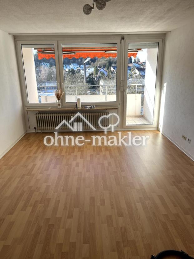 Wohnzimmer mit Balkon