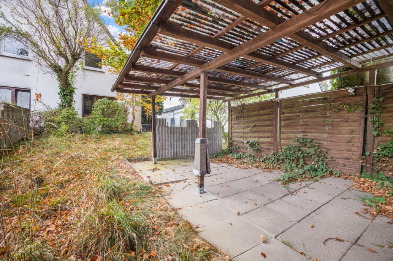 Gartenanteil mit überdachter Sitzecke