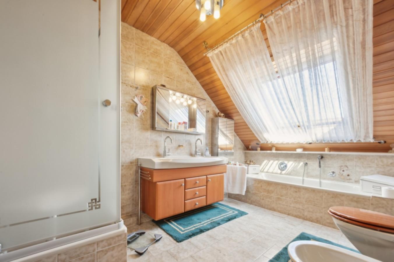 Zweites Badezimmer - OG