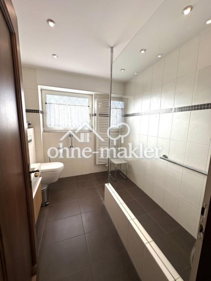 Moderne Bäder in EG/OG