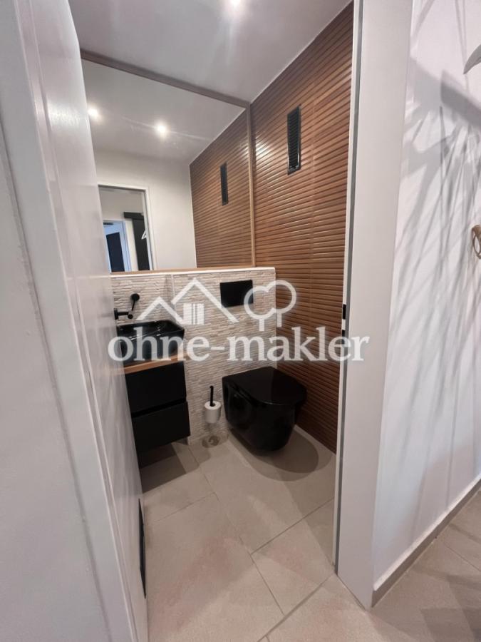 WC von außen fotografiert