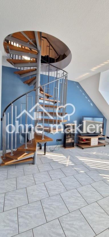 Wohnzimmer und Treppe