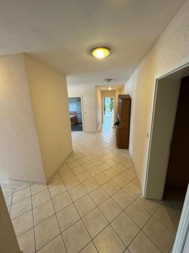 20 Flur - links Treppoe KG