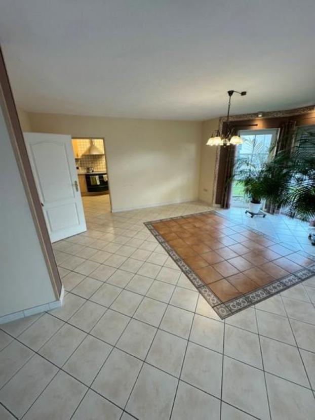 38 WoZi mit Erker und Küchenzugang