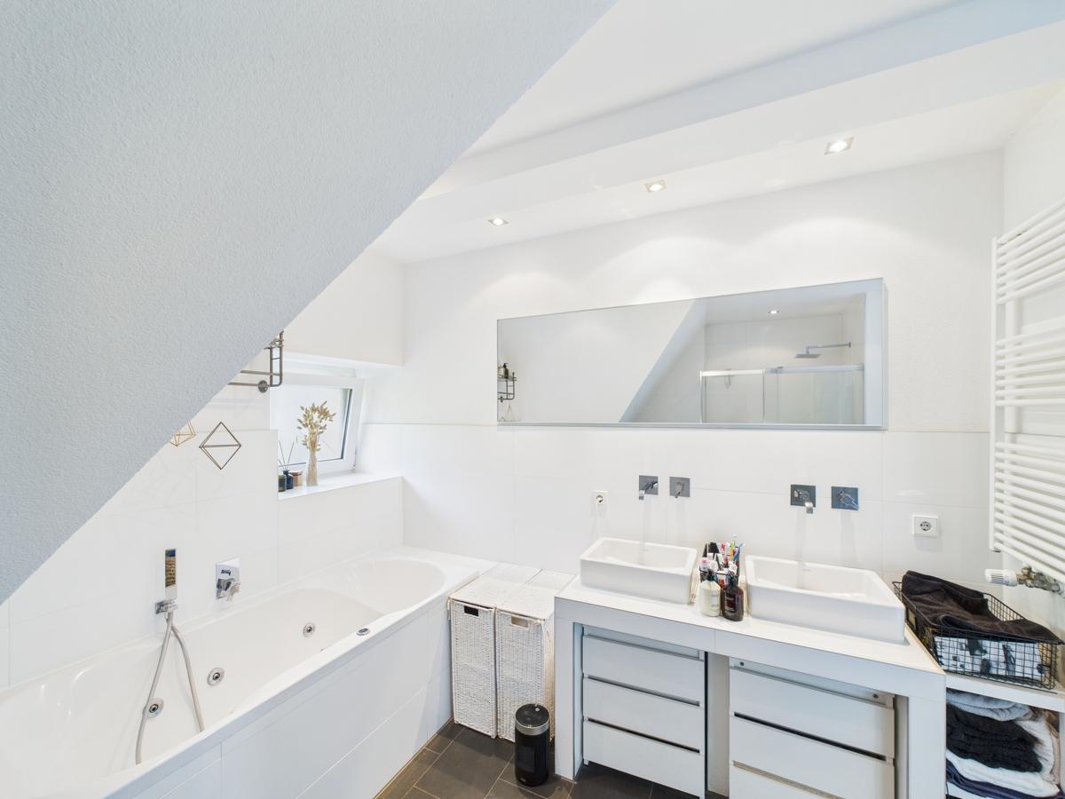 Whirlpool Funktion im unteren Badezimmer