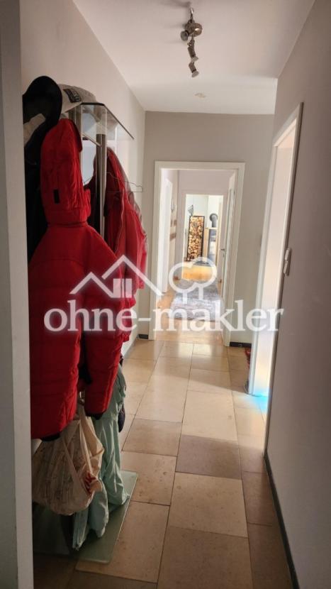 Großer Mittelflur mit Gardrobe