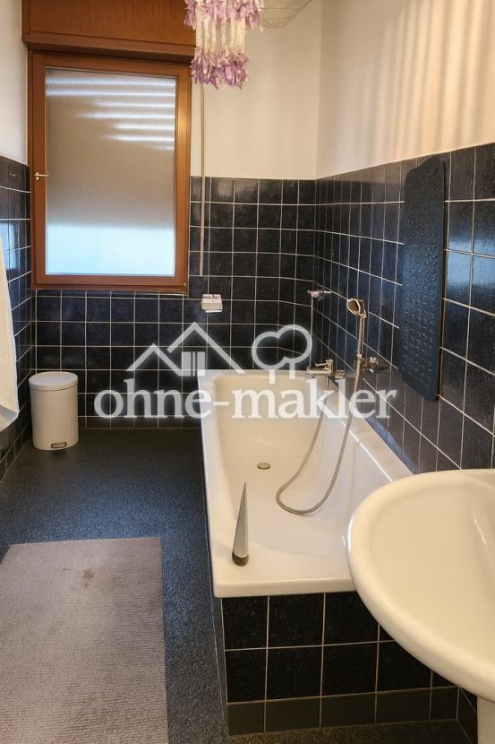 Tageslichtbad mit Badewanne