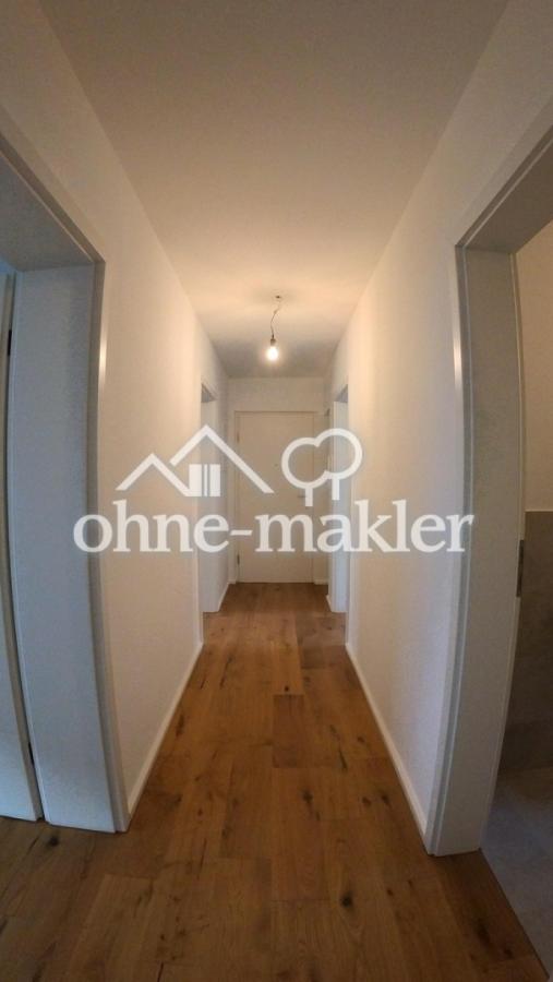 Flur mit Zugang in alle Räumen