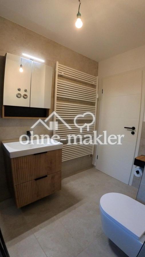 Waschtisch mit Spiegelschrank