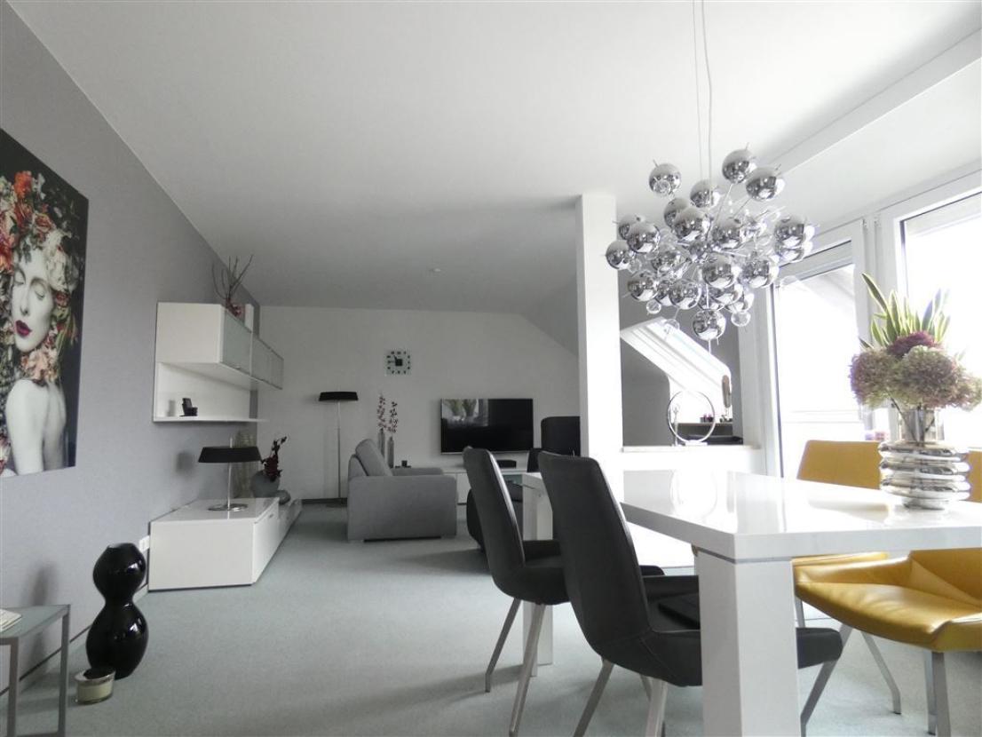 moderner Wohn-/Essbereich