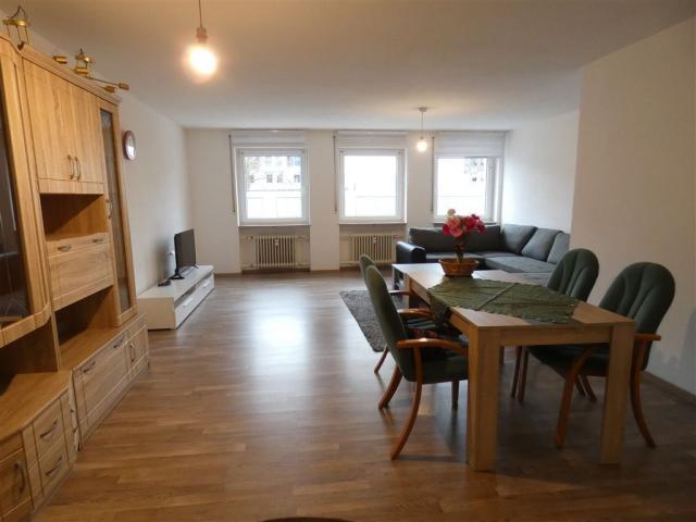 großes Wohn- und Esszimmer