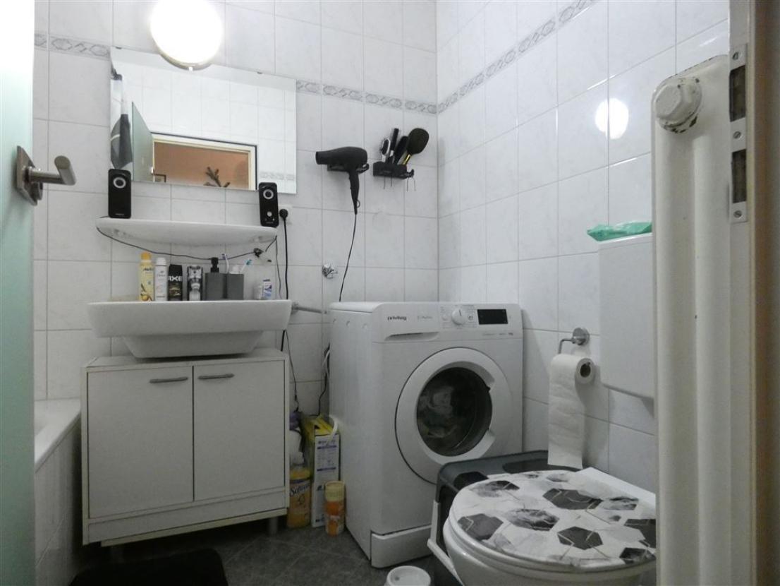 Badezimmer mit Waschmaschinenanschluss
