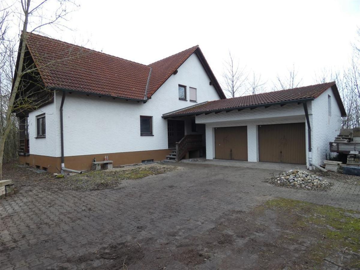 Rohbau mit Doppelgarage