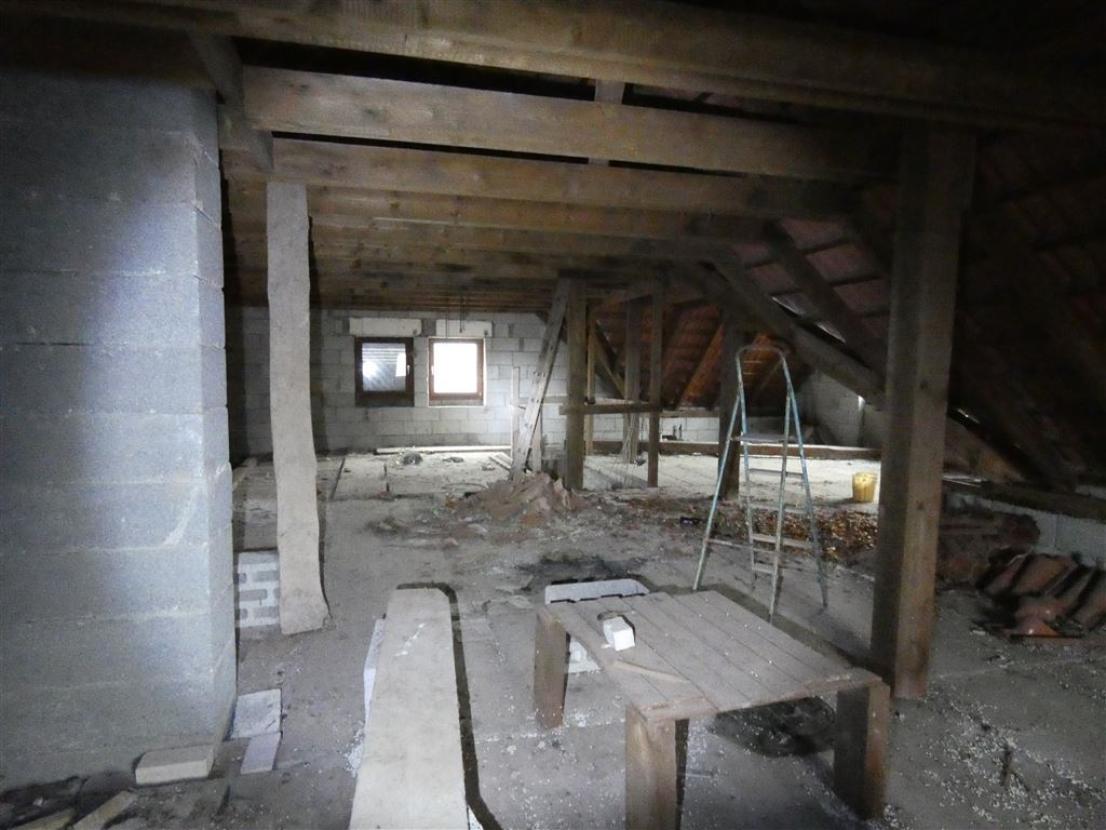 Dachgeschoß kann auch mit ausgebaut werden