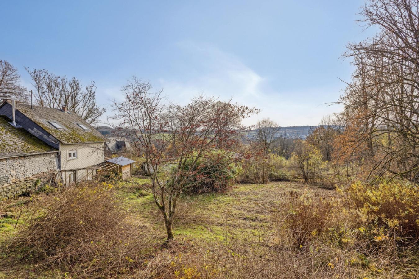 Grundstück rückwärtig