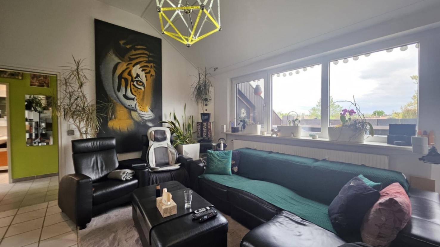 Wohnzimmer mit Blick aus dem Fenster