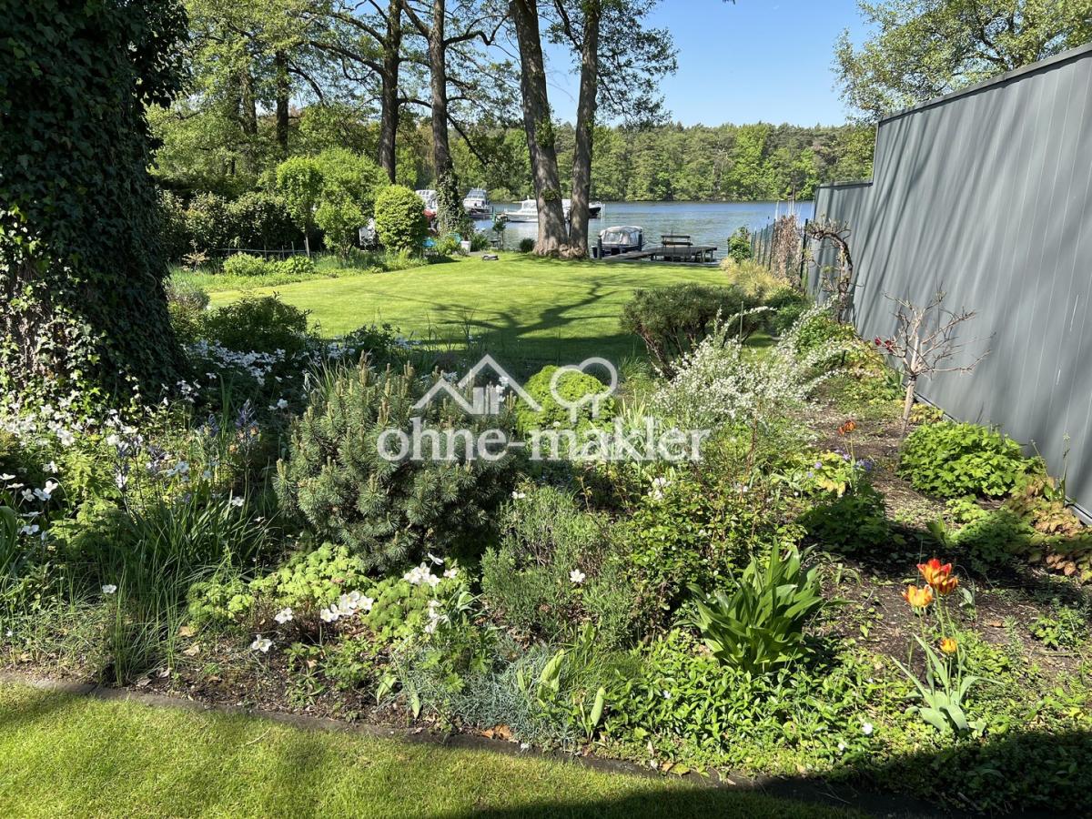 Blick von der Terrasse zum See