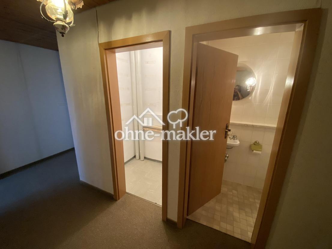 rechts WC links Abstellraum