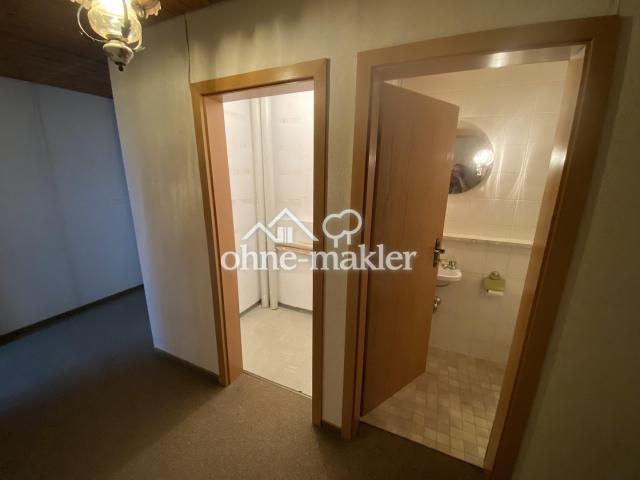 rechts WC links Abstellraum