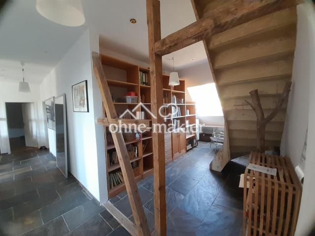 Flur,Treppe z. Spitzboden