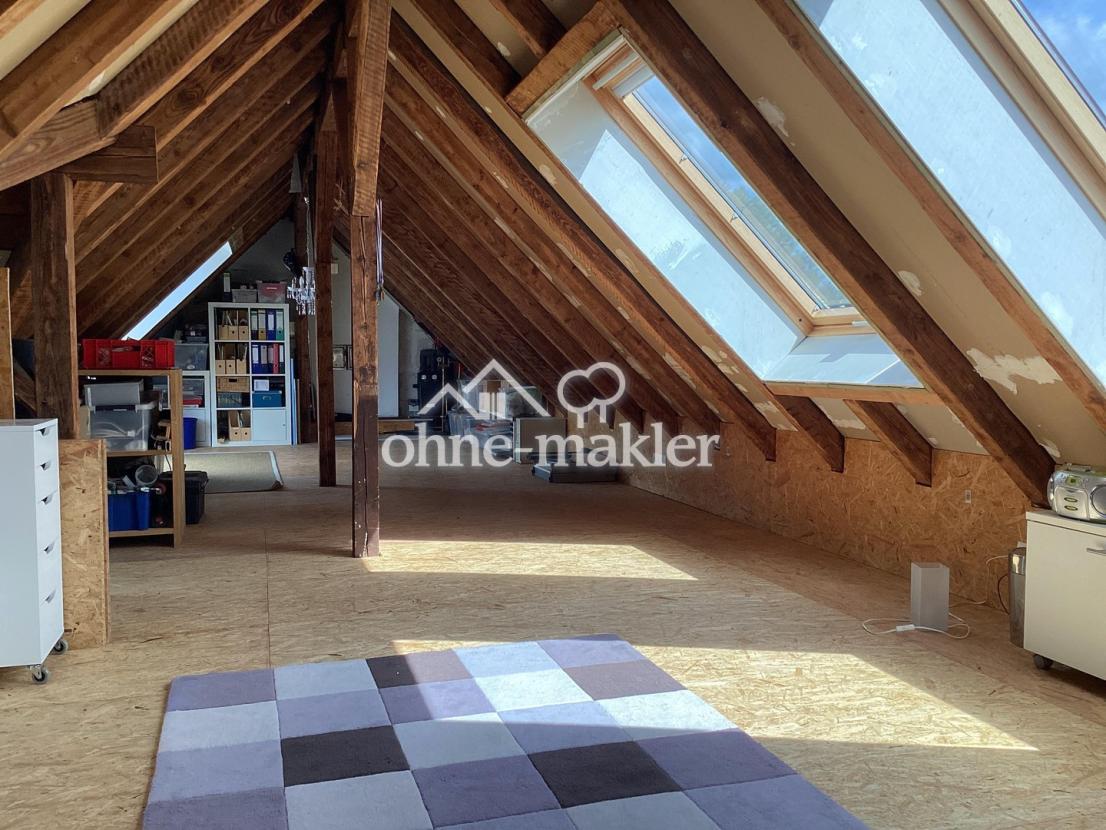 Großer Raum Spitzboden