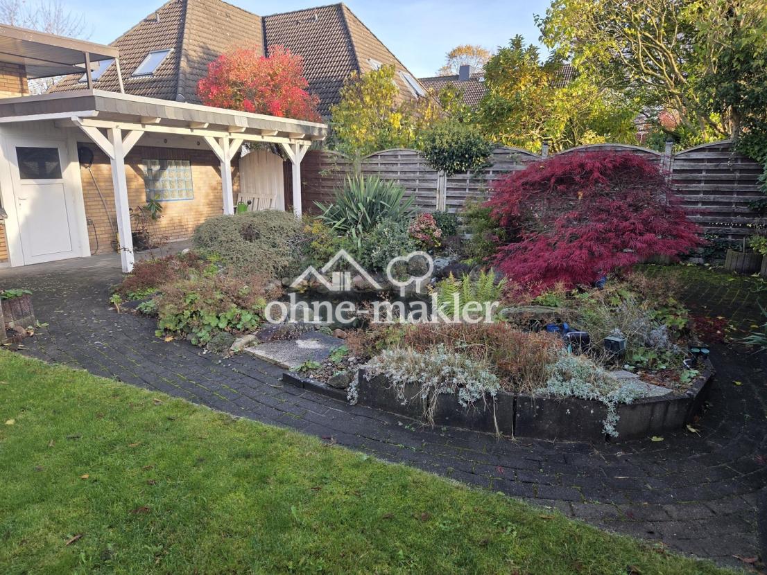 der idyllischer Gartenteich