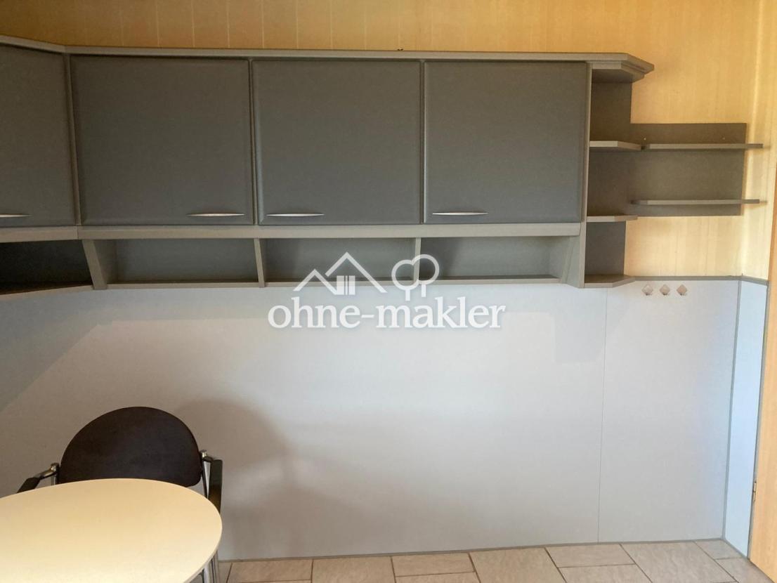 und weitern Schränken