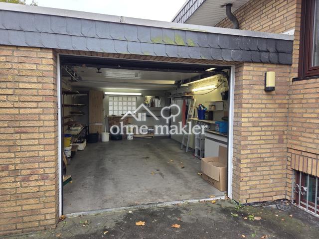 die großzügige Garage