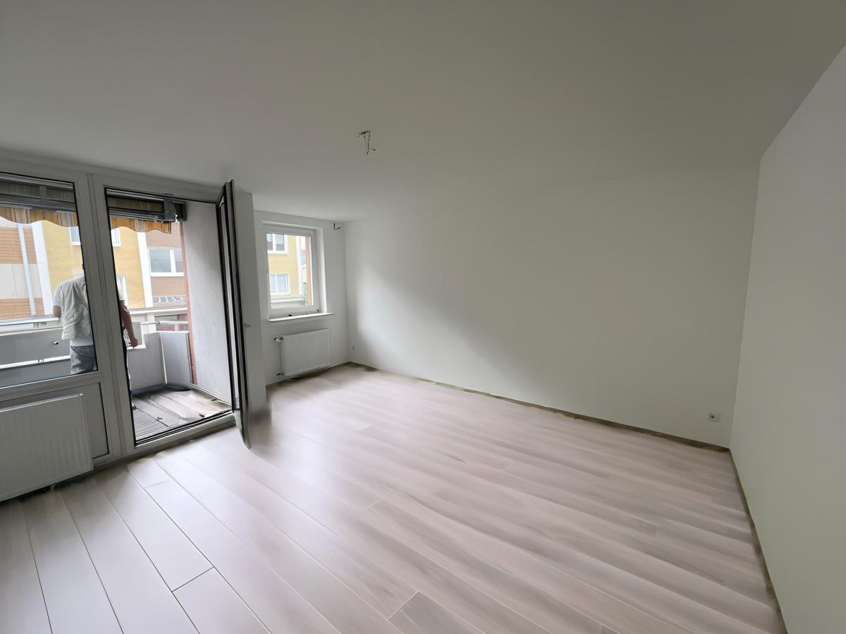 Wohnzimmer mit Balkon