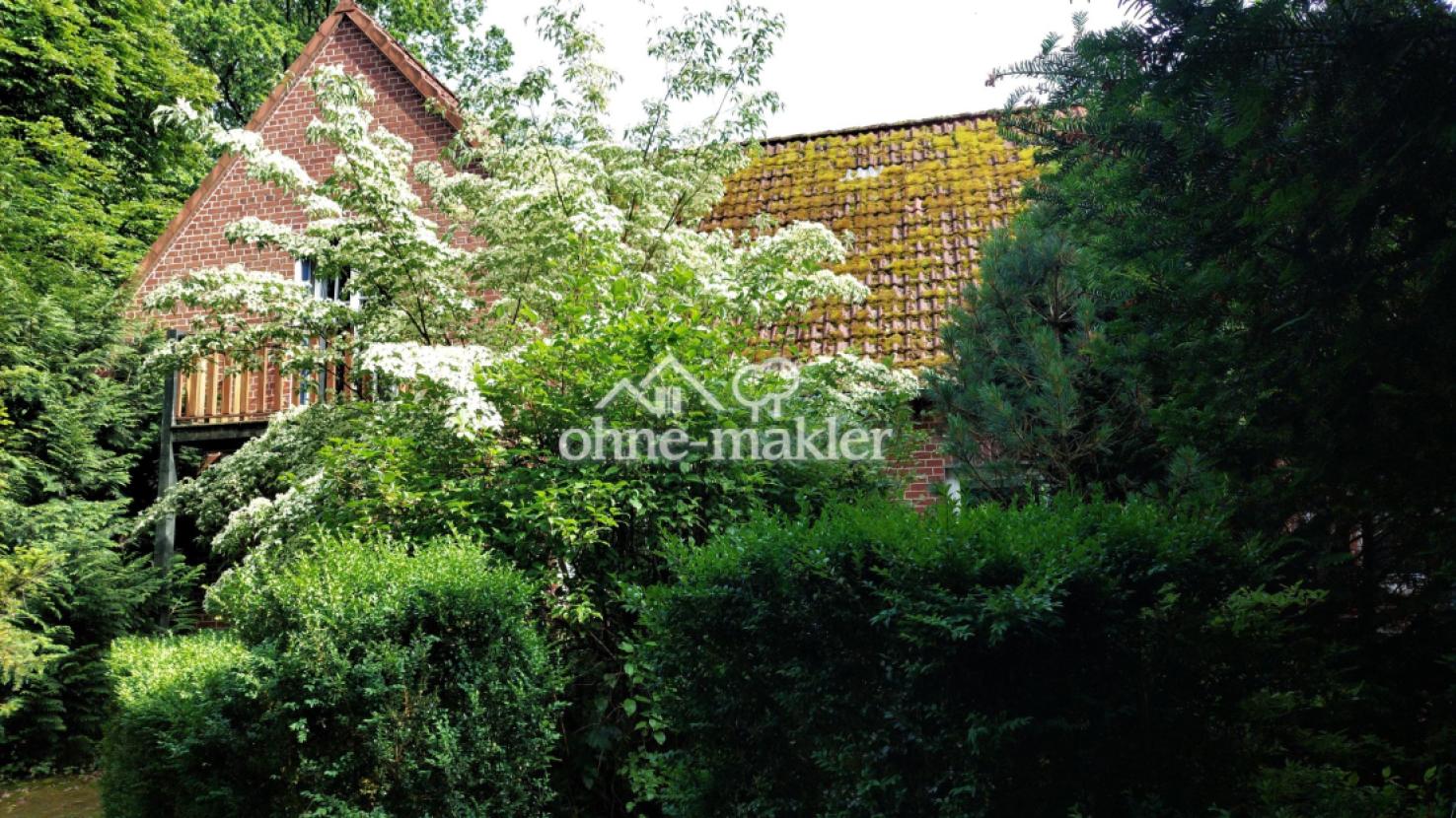 Wohnungseing. unter dem Balkon