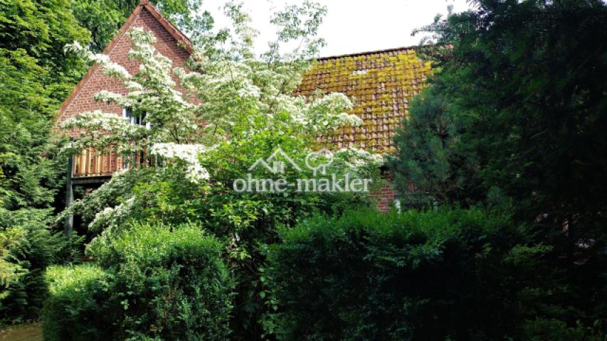 Wohnungseing. unter dem Balkon