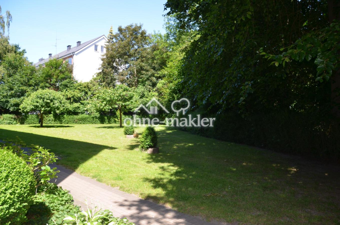 Grundstück an den Eingängen