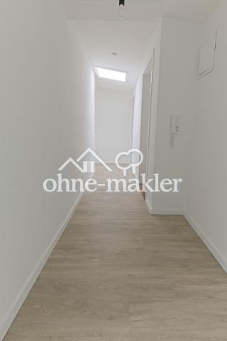 Blick vom Wohnzimmer i.d. Flur