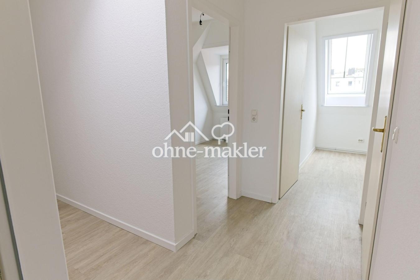 Blick vom kl. Zimmer i.d. Flur