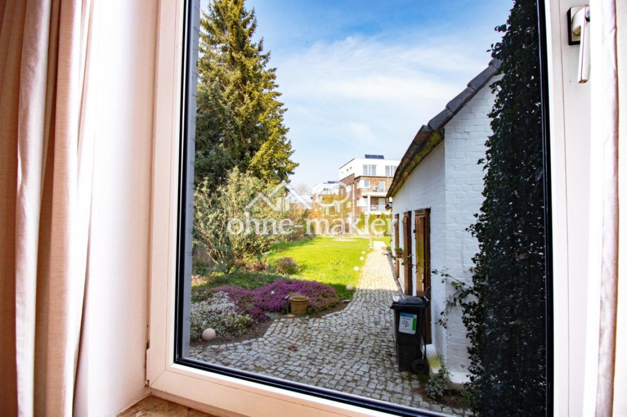 Blick von der Küche zum Garten