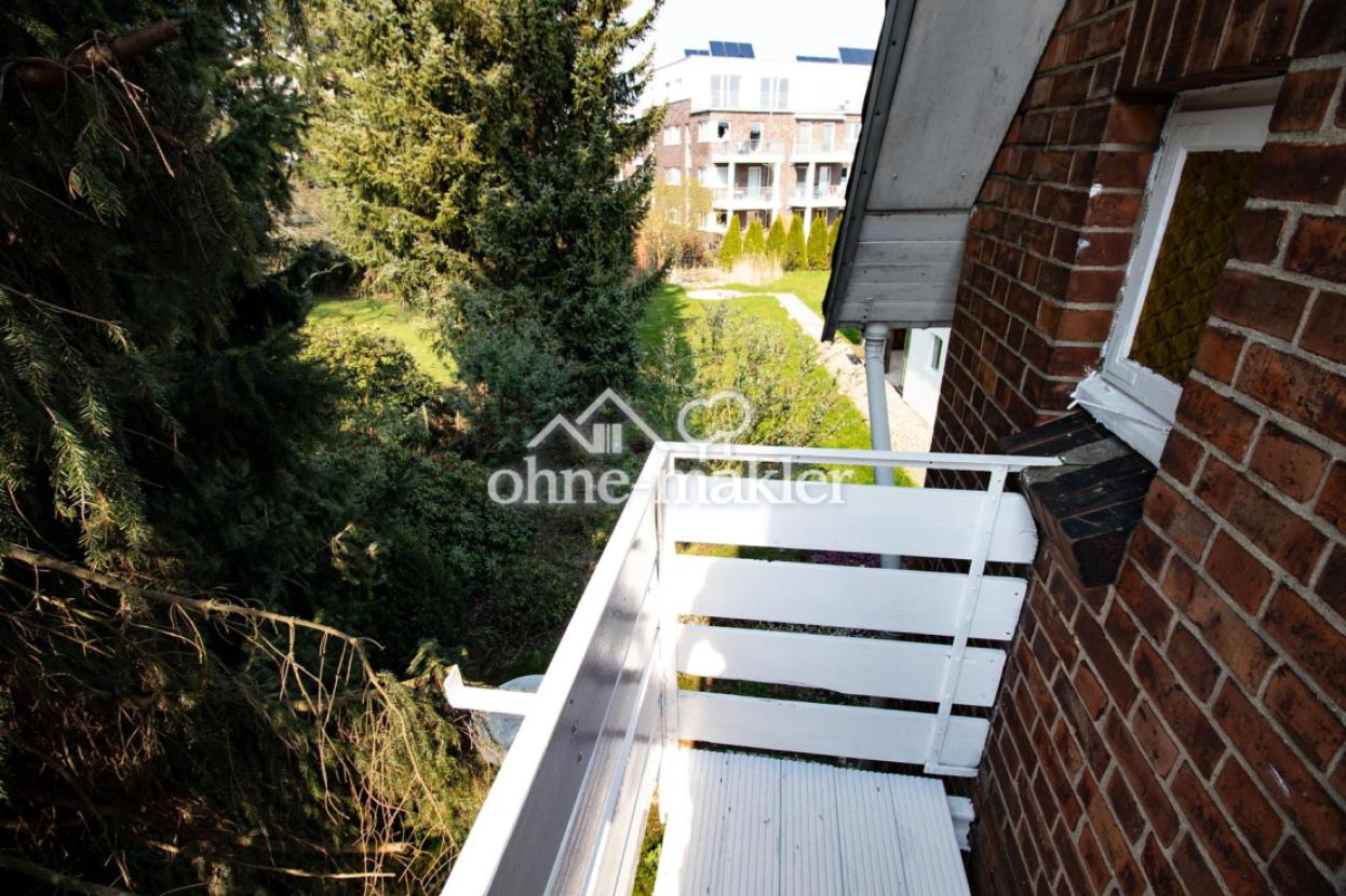 Blick vom Balkon in den Garten