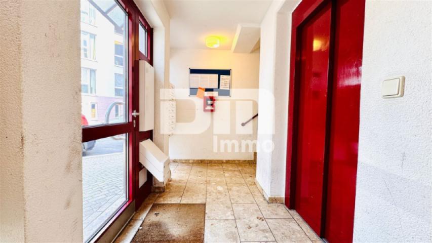 Haupteingang / Zugang Fahrstuhl