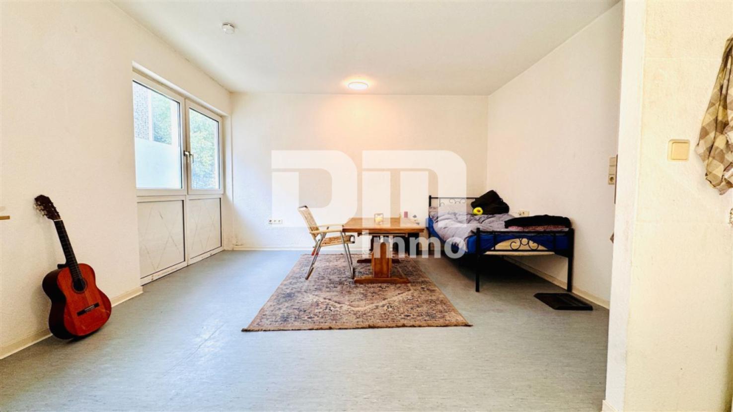 Wohn / Schlafzimmer / Offene Pantry Küche