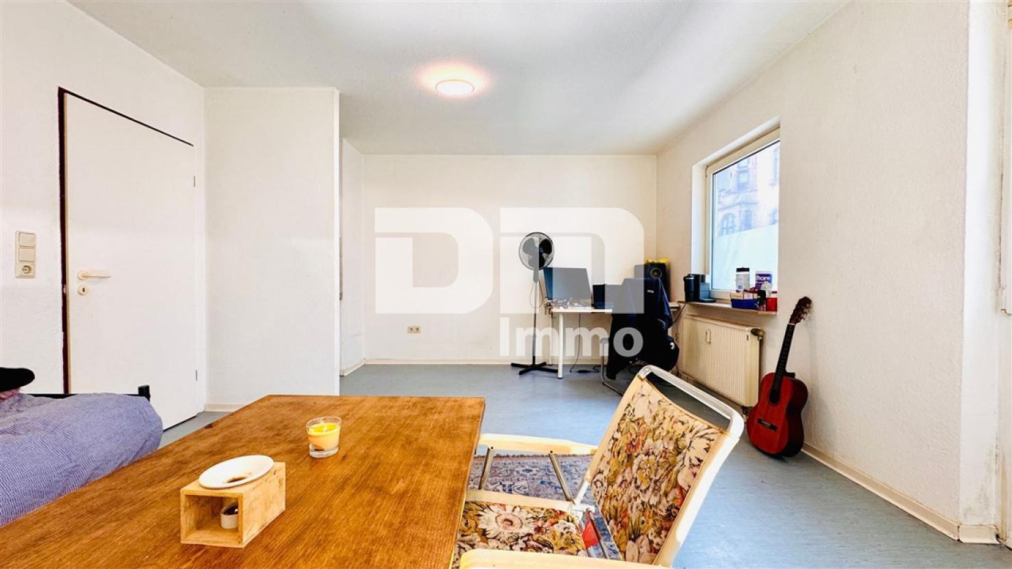 Wohn / Schlafzimmer / Offene Pantry Küche