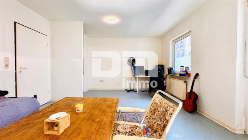 Wohn / Schlafzimmer / Offene Pantry Küche