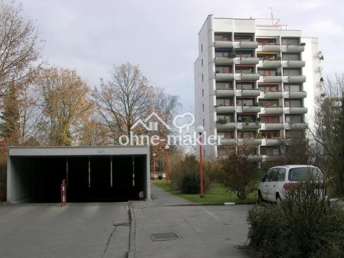 Gebäude und TG einfahrt