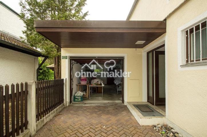 Garage und Stellplatz