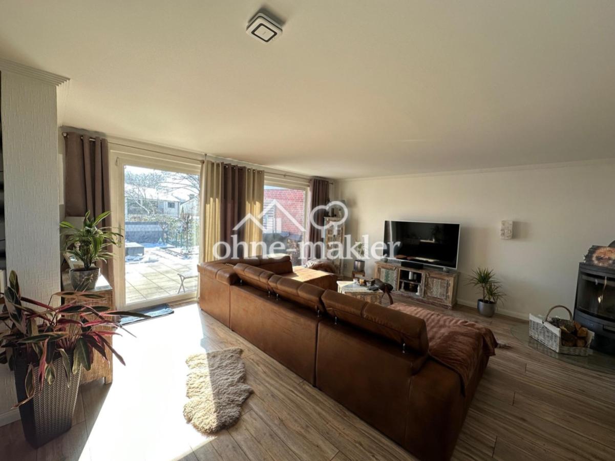 Wohnbereich mit großem Fenster