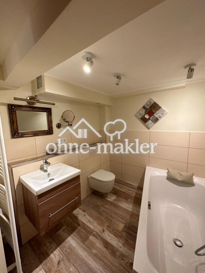 Bad mit Badewanne im Keller