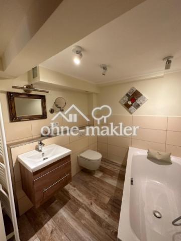 Bad mit Badewanne im Keller